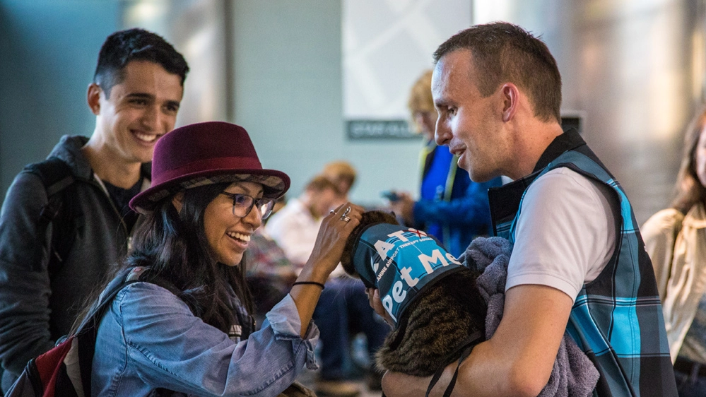 I cuccioli antistress in azione - Foto: courtesy of Denver International Airport