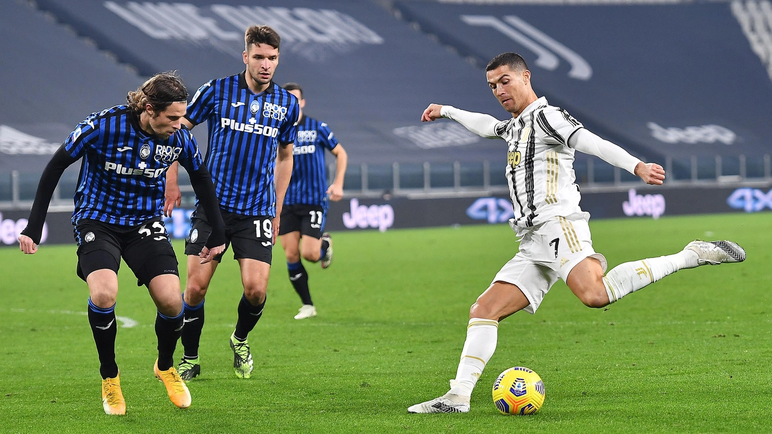 Ronaldo in azione contro il Parma