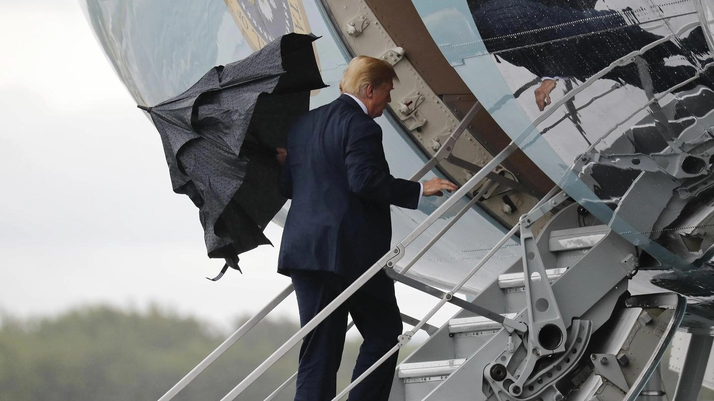 Donald Trump lascia Glasgow per Helsinki, dove si tiene il summit con Putin (Ansa)