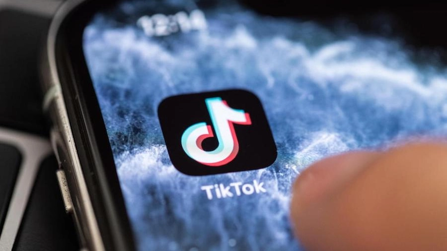 L'icona dell'app di TikTok su smartphone 