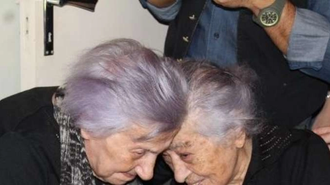 Festeggia 106 anni con sorella di 112