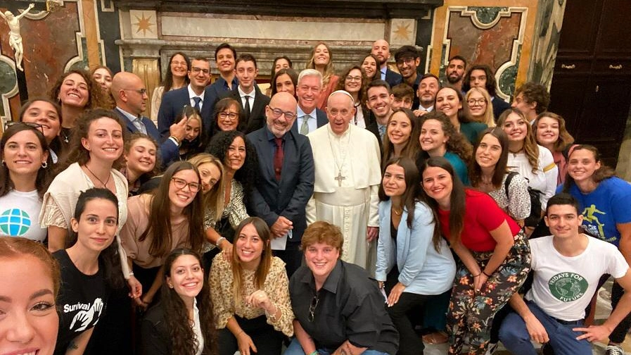 Papa Francesco con i ragazzi dell'Earth Day