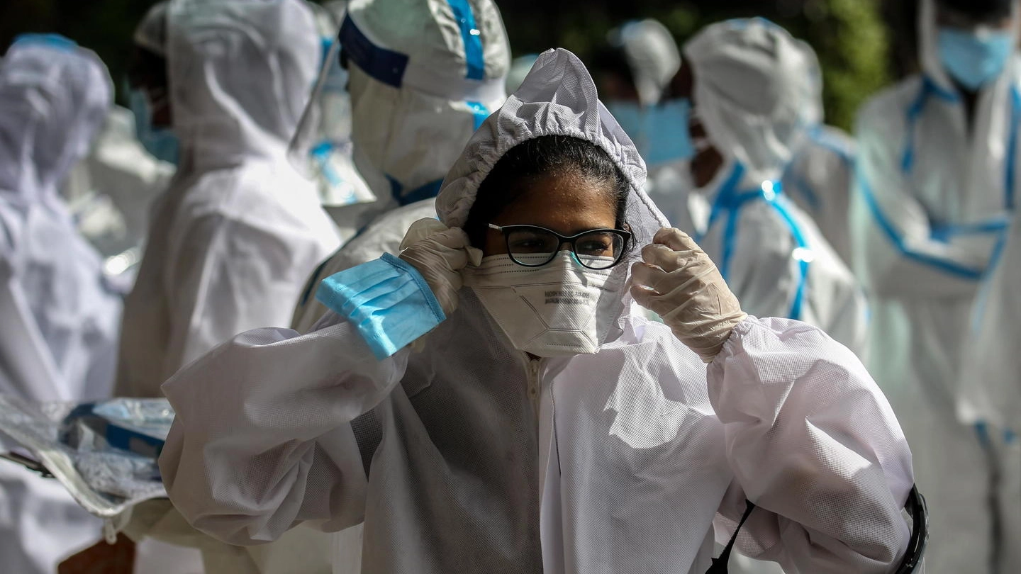 India, squadre mediche PPE (Ansa)
