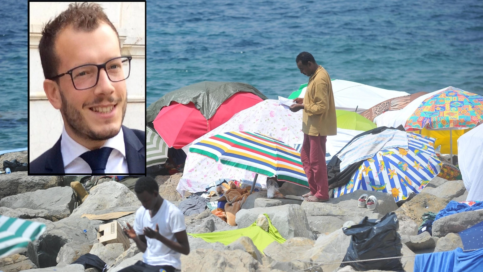 Migranti a Ventimiglia e il sindaco Ioculano, che si è sospeso dal Pd (Ansa)