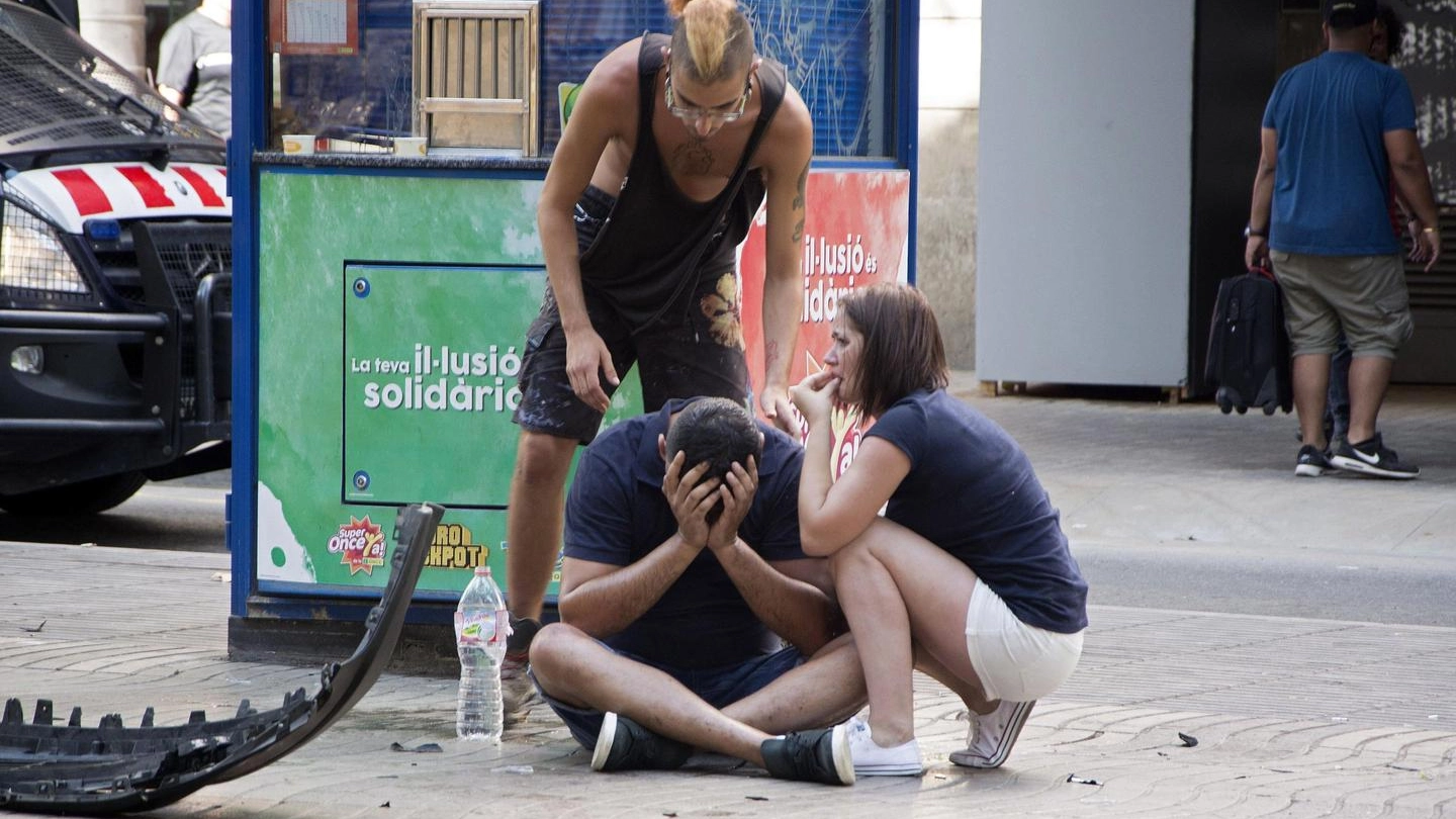 Attentato a Barcellona, terrore sulla Rambla (Ansa)