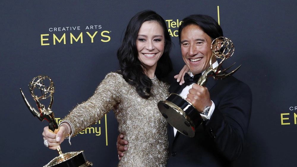 Elizabeth Chai Vasarhelyi e Jimmy Chin con l'Emmy 2019 per 'Free Solo'
