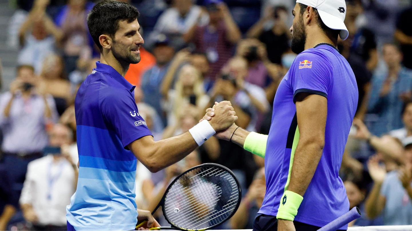 Us Open: il saluto tra Berrettini e Djokovic al termine della partita (Ansa)