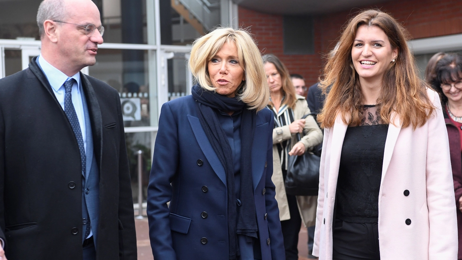 La ministra Merlene Schiappa con Brigitte Macron (Lapresse)