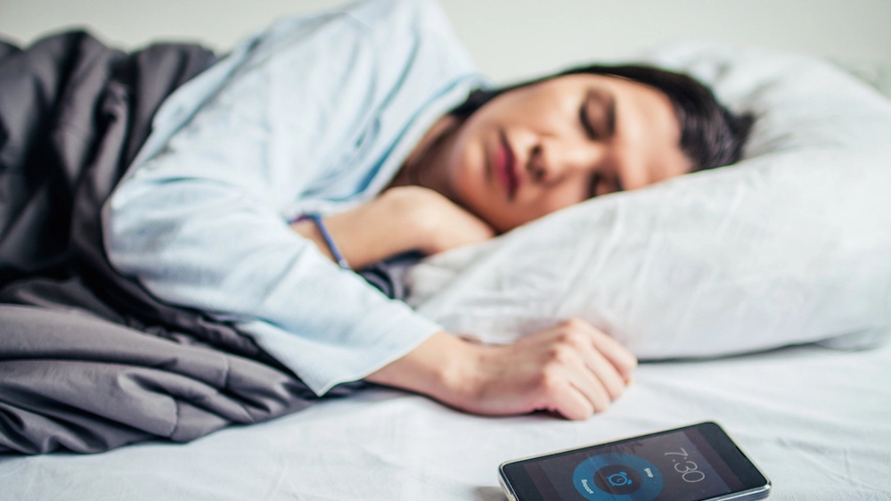 Lo smartphone ci aiuta anche la notte con le app per il sonno