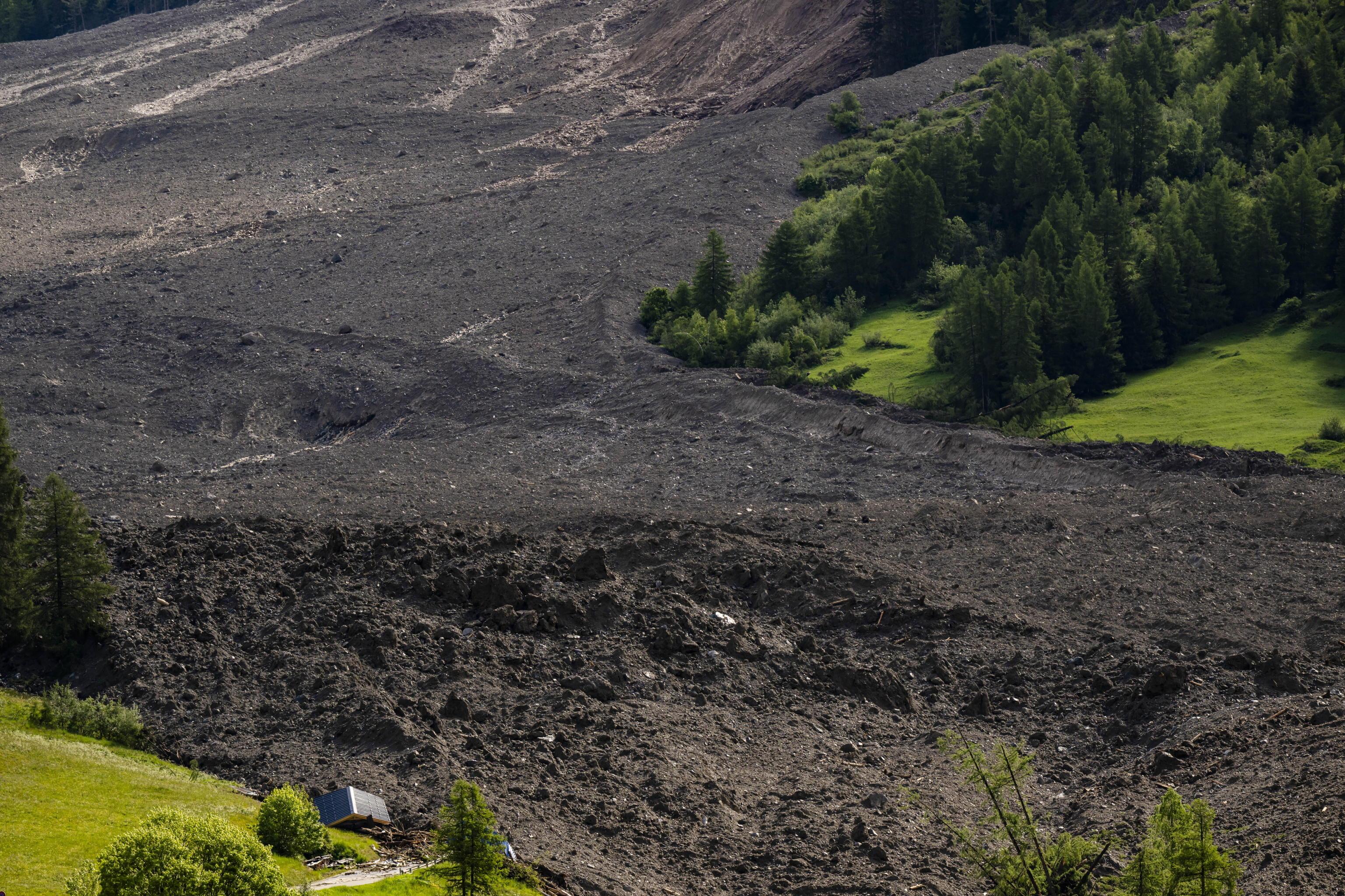 blatten il villaggio inghiottito dalla frana del ghiacciaio del birch in svizzera da Quotidiano.net blatten il villaggio inghiottito dalla frana del ghiacciaio del birch in svizzera