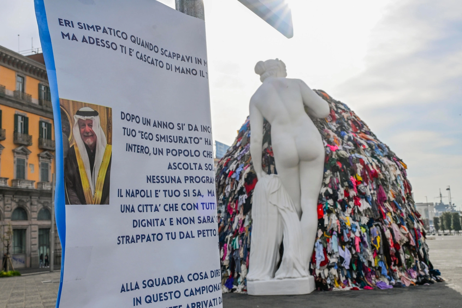 Calcio: Napoli; manifesti dei tifosi a De Laurentiis, "rispetto"