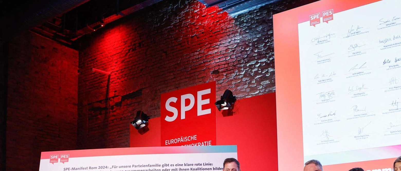 I socialisti europei chiedono a popolari e liberali di non allearsi con la destra nazionalista dopo le elezioni europee, firmando la "dichiarazione di Berlino sulla democrazia".