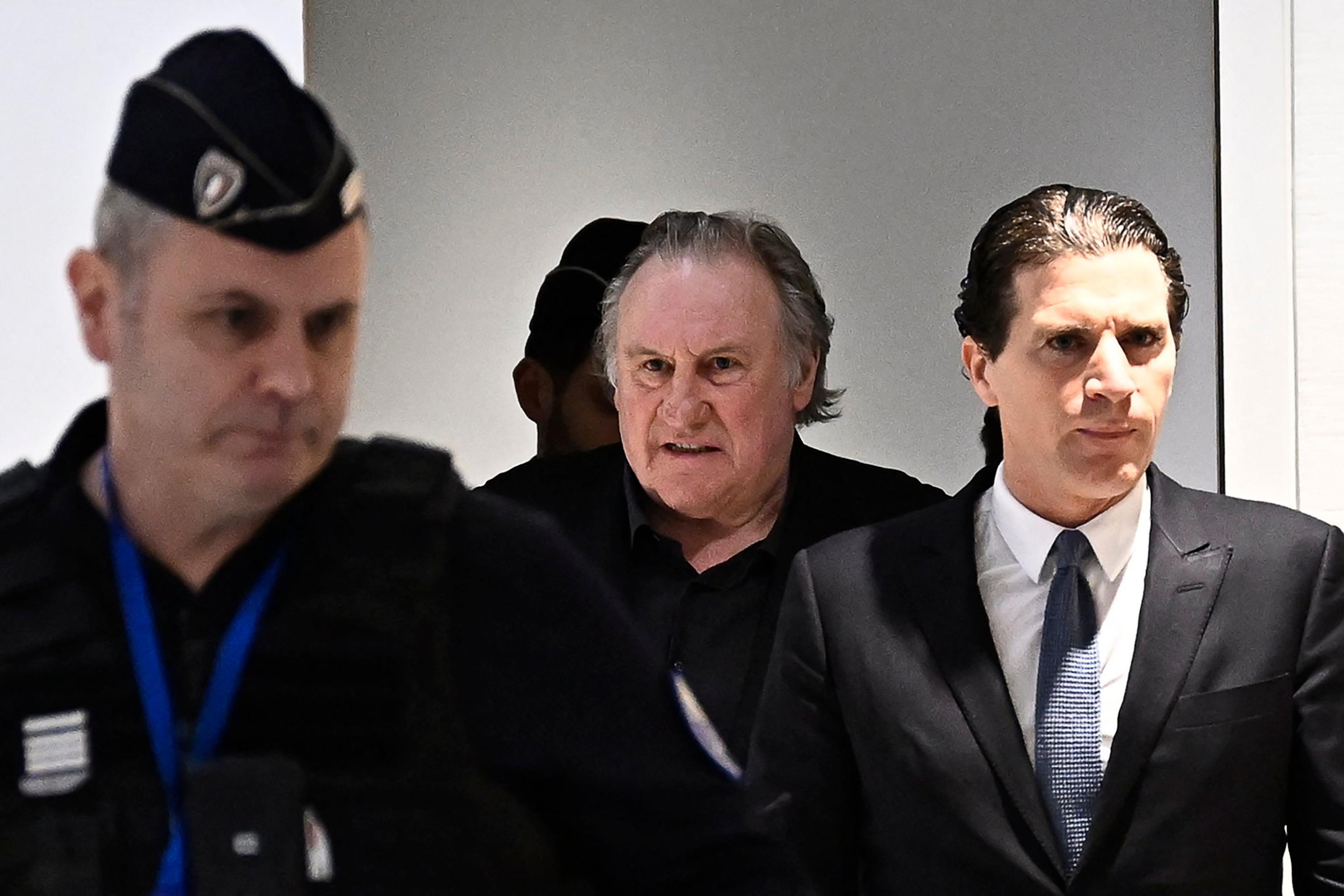 Gerard Depardieu da Quotidiano.net Gerard Depardieu via al processo per violenza sessuale L’attore presente in aula