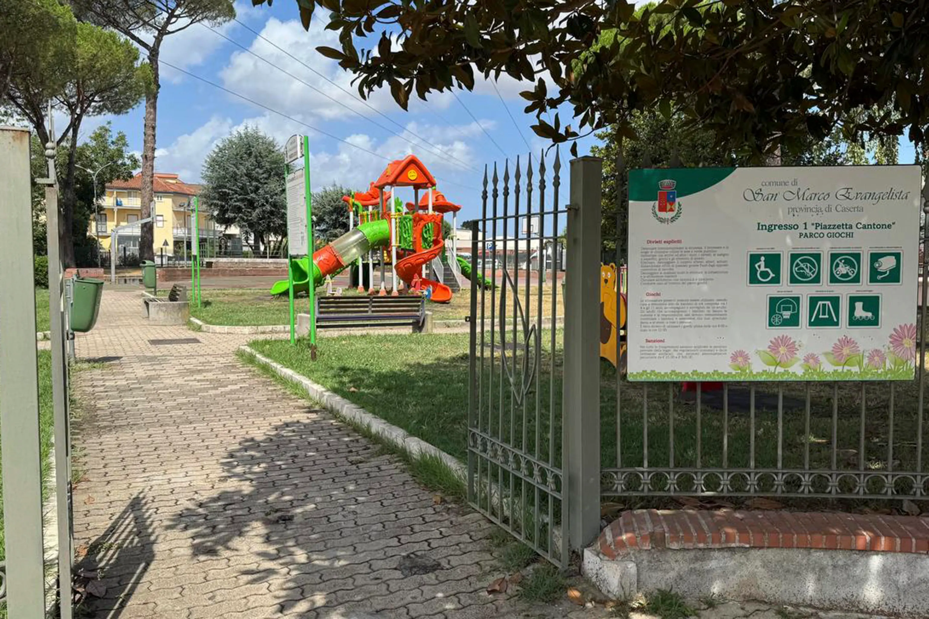 Giovane ucciso a coltellate nel Casertano, è stato un regolamento di conti, la pista dei soldi delle truffe agli anziani. Fermati padre e figlio