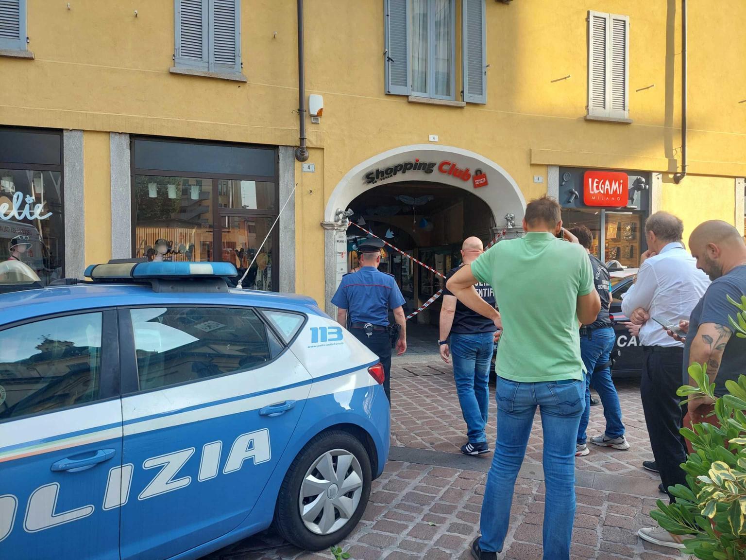 Uccide negoziante a coltellate e fugge nel Varesotto Uccide negoziante a coltellate e fugge nel Varesotto