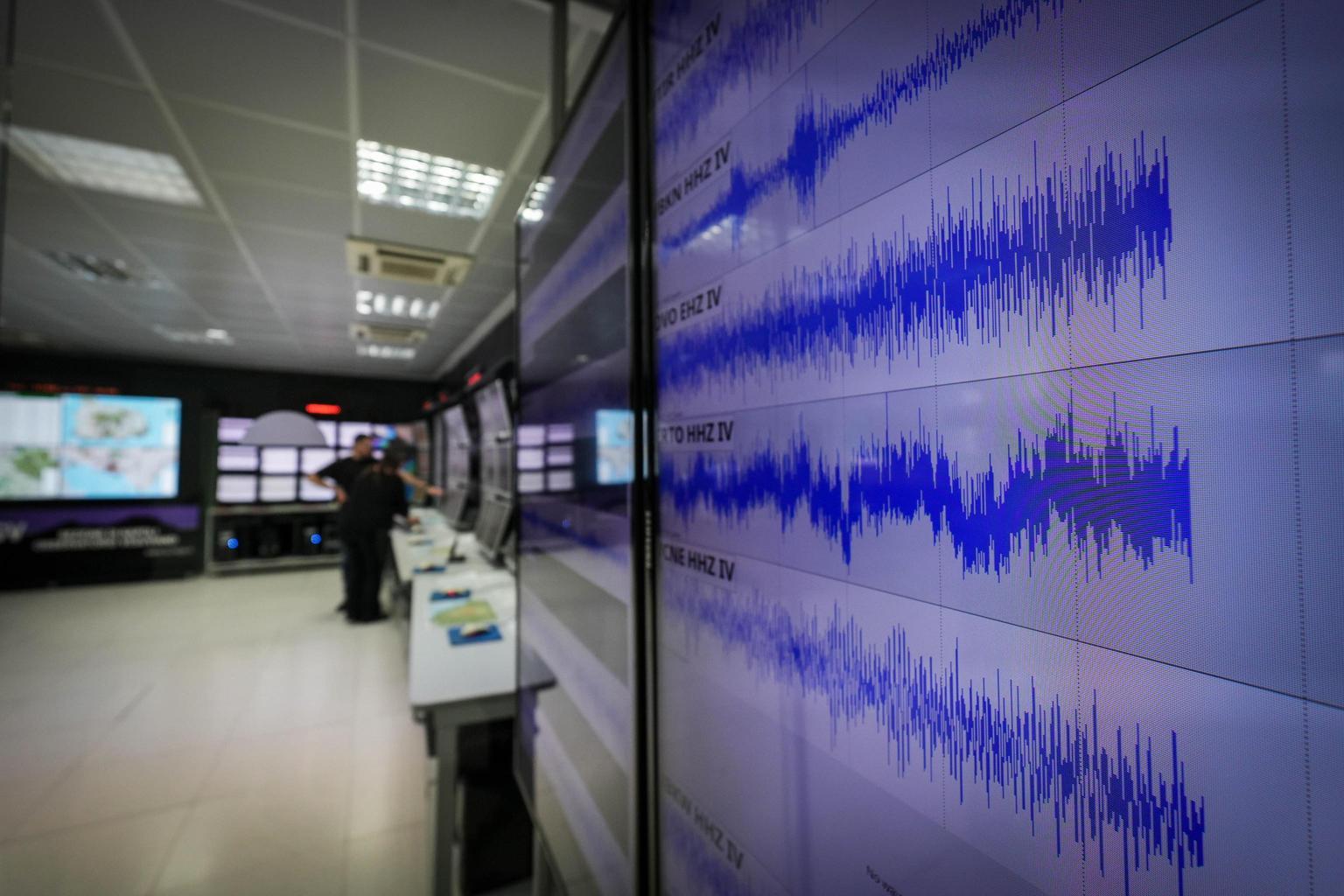 Scossa di terremoto a Napoli, magnitudo 4.6 Scossa di terremoto a Napoli, magnitudo 4.6