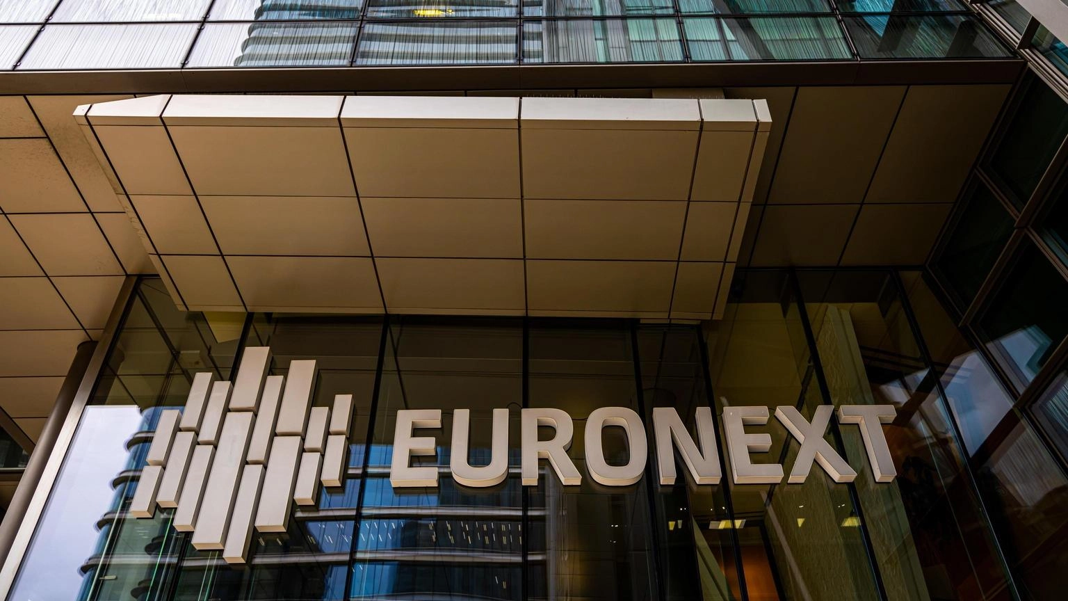 Borsa: in Europa nuovi massimi, indici spinti dalle trimestrali