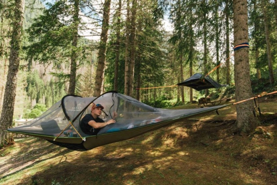 Dormire in una tree tent