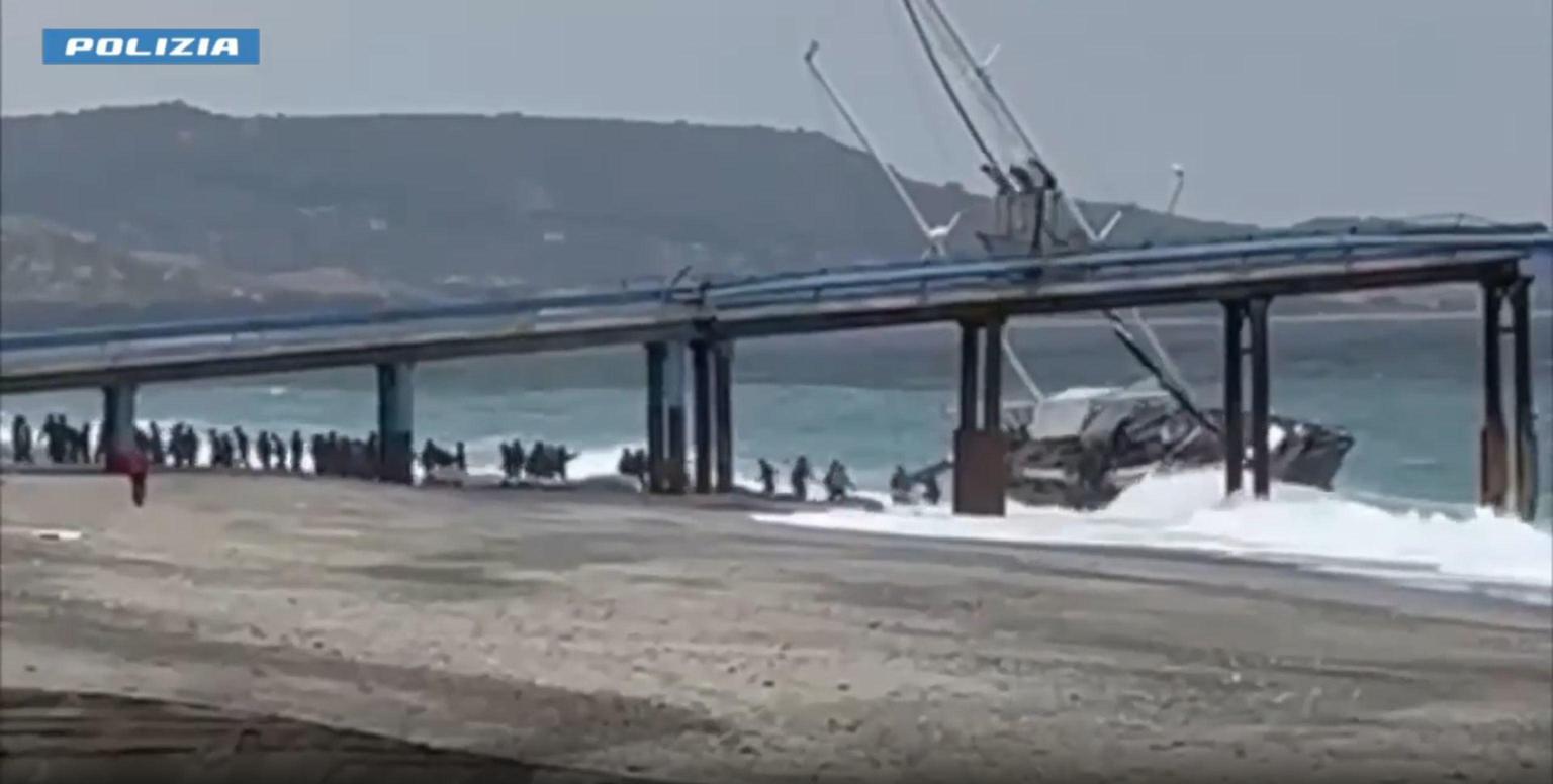 Traffico di migranti, 25 arresti a Reggio Calabria Traffico di migranti, 25 arresti a Reggio Calabria