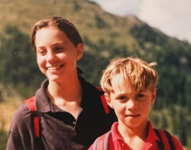 Il fratello di Kate Middleton: “Scaleremo anche questa montagna insieme”. Il post commovente e la foto di infanzia