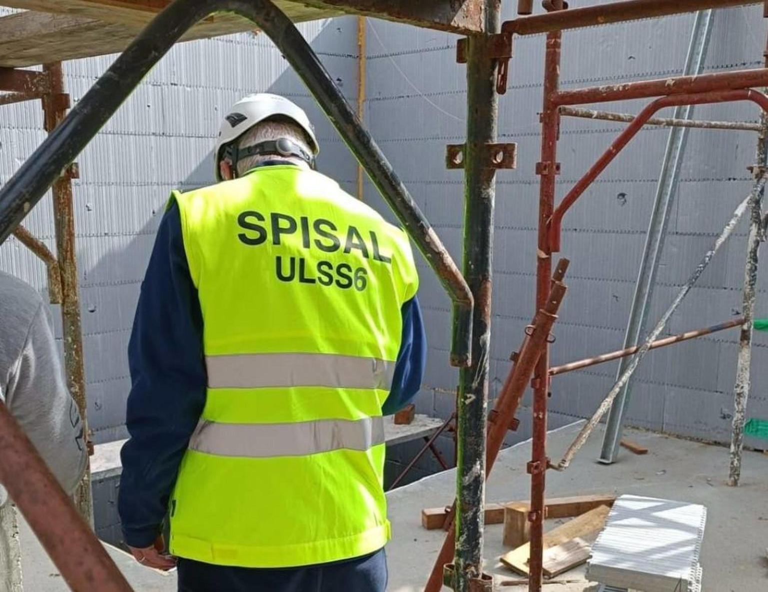 Operaio muore mentre pulisce una vasca per cemento Operaio muore mentre pulisce una vasca per cemento