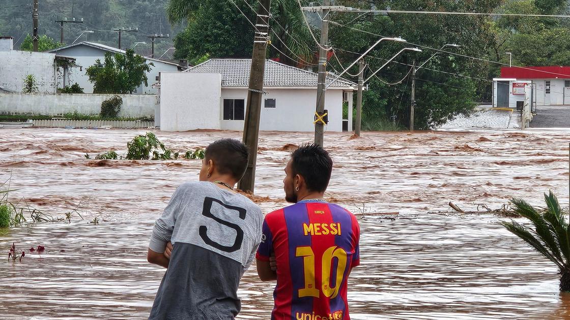 Brasile, decine di morti per il crollo di una diga. “El Nino e cambiamenti climatici provocano eventi meteo estremi in tutto il mondo”