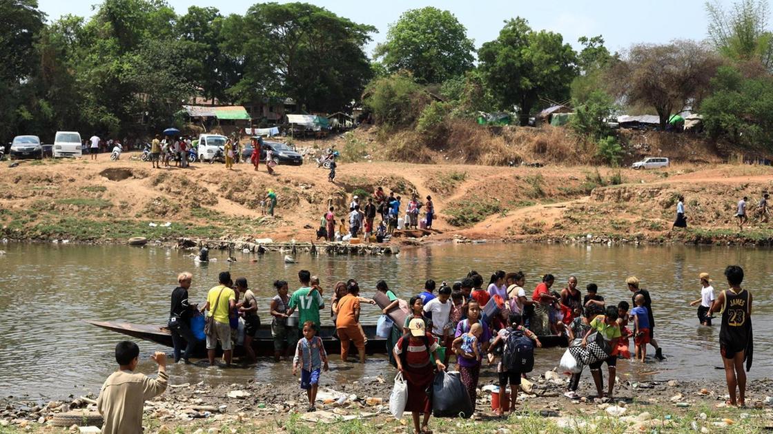 Giunta del Myanmar vieta agli uomini di lavorare all