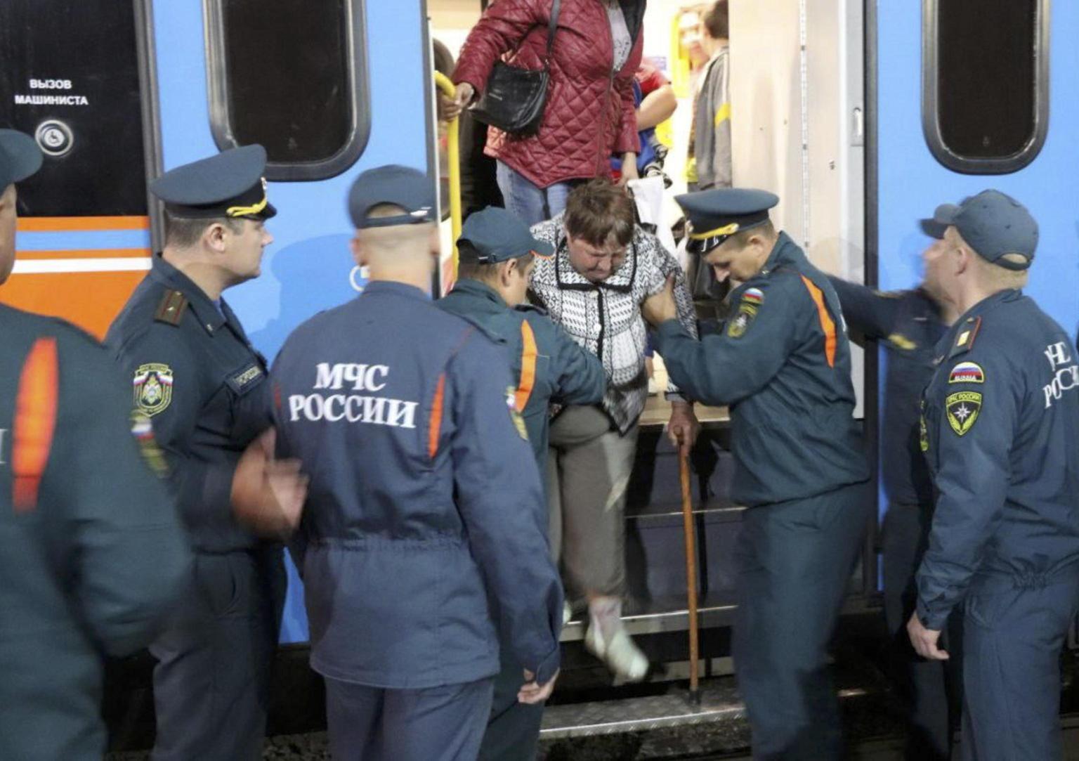 Crollo ponte e deragliamento treno a Bryansk: 3 morti e 28 feriti Crollo ponte e deragliamento treno a Bryansk: 3 morti e 28 feriti