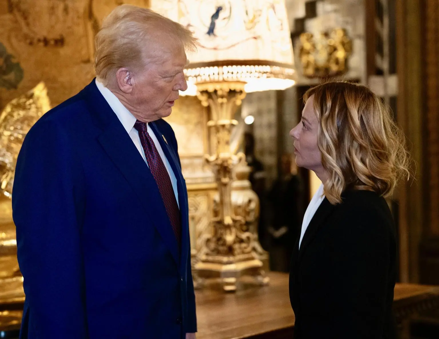 Meloni a Washington: incontro con Trump per salvare l’Italia (e l’Europa) dai dazi USA