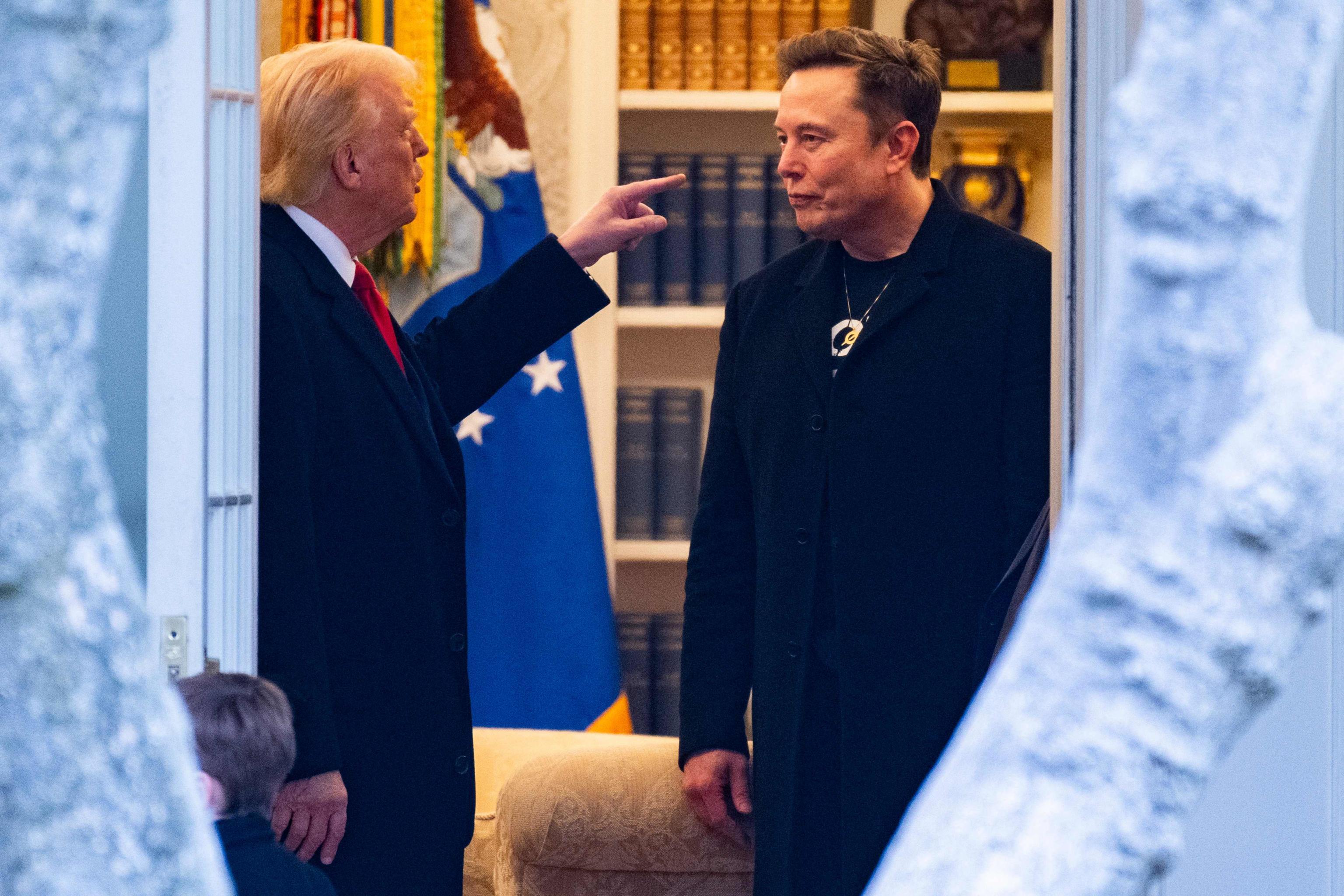 trump saluta musk ha fatto cose straordinarie per l america da Quotidiano.net trump saluta musk ha fatto cose straordinarie per l america