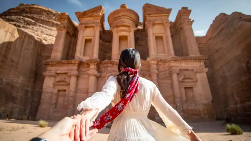 Petra, oltre che un nome, è la città della Giordania in cui si trova una delle Sette meraviglie del mondo