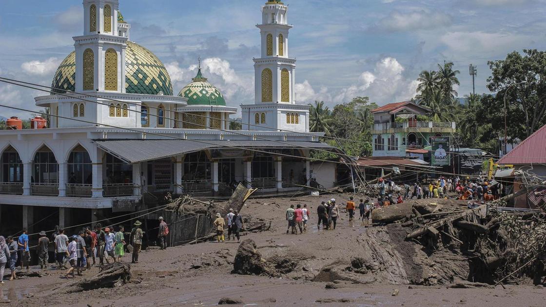 Indonesia, bilancio inondazioni sale a 41 morti e 17 dispersi