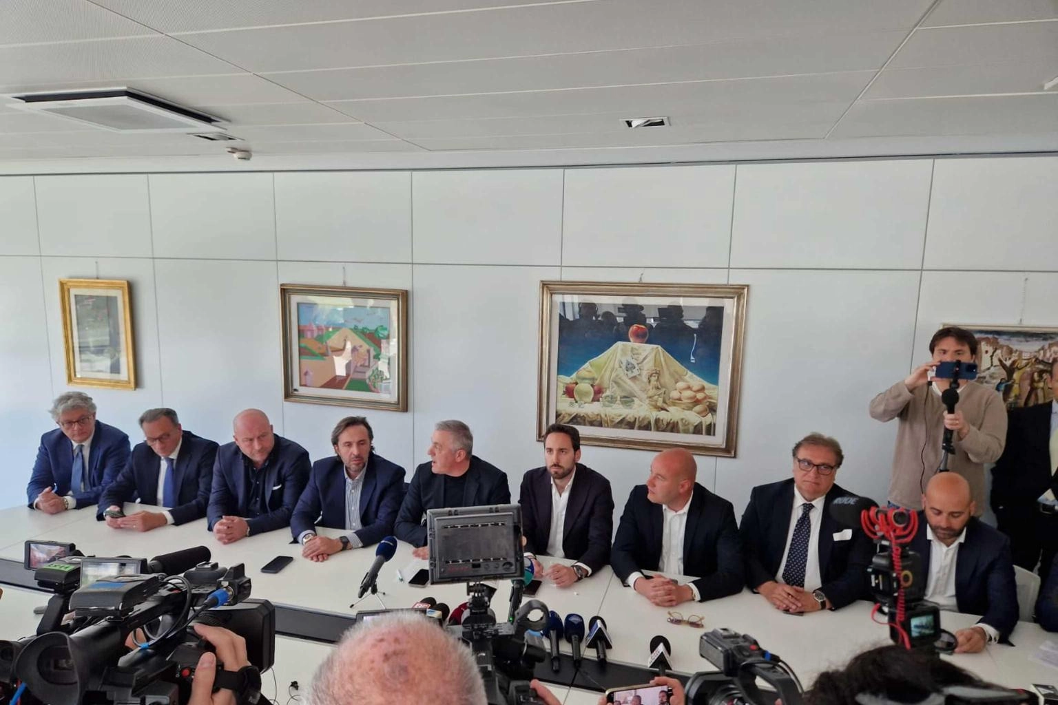 Centrodestra Puglia annuncia mozione sfiducia su Emiliano