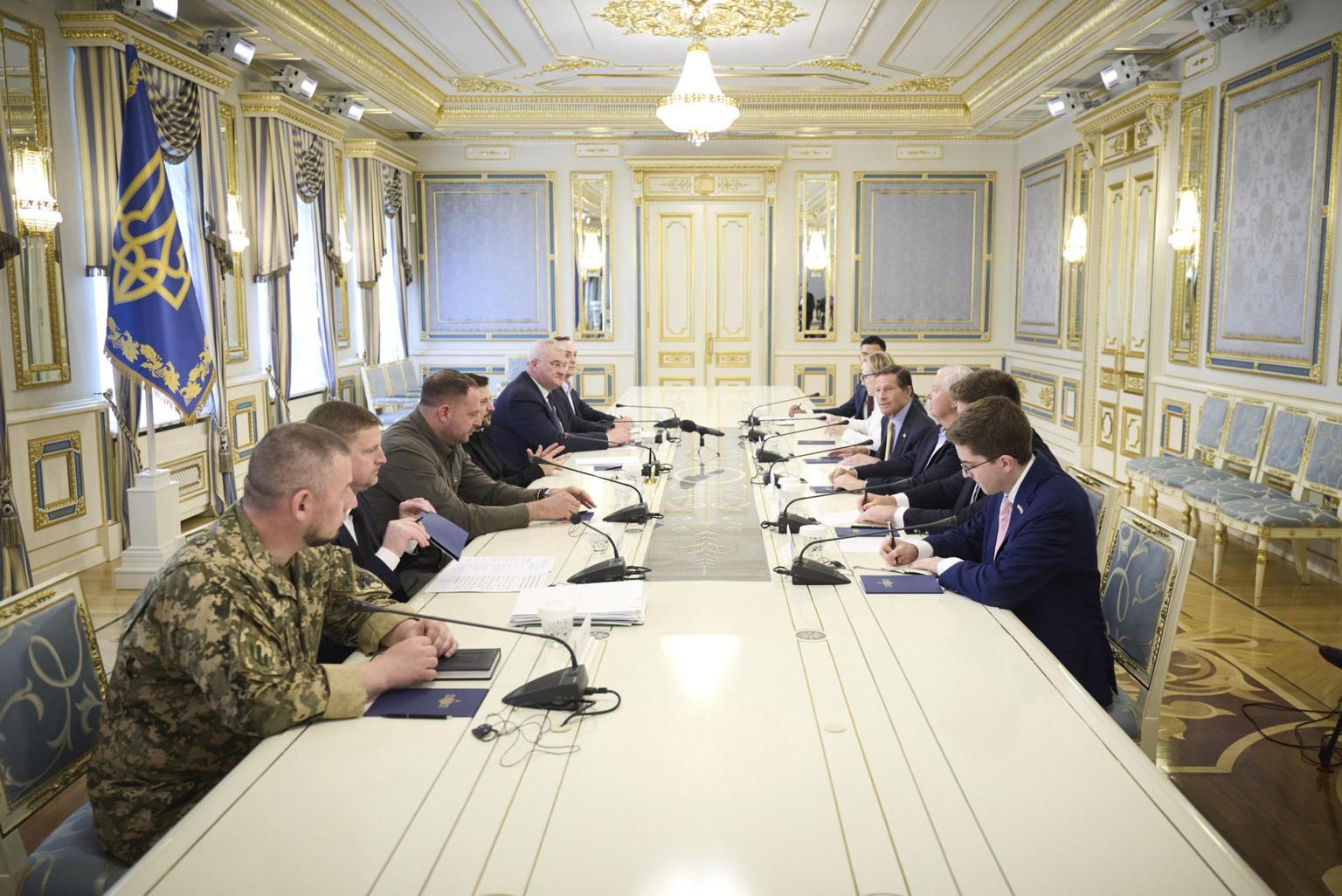 Zelensky annuncia colloqui a Istanbul: Ucraina e Russia verso il cessate il fuoco Zelensky annuncia colloqui a Istanbul: Ucraina e Russia verso il cessate il fuoco