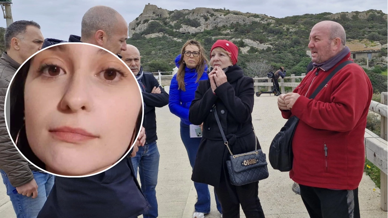A destra il padre e la madre di Andrea Durzu a Calamosca, Cagliari. Nel tondo Manola Mascia, 29 anni A destra il padre e la madre di Andrea Durzu a Calamosca, Cagliari. Nel tondo Manola Mascia, 29 anni