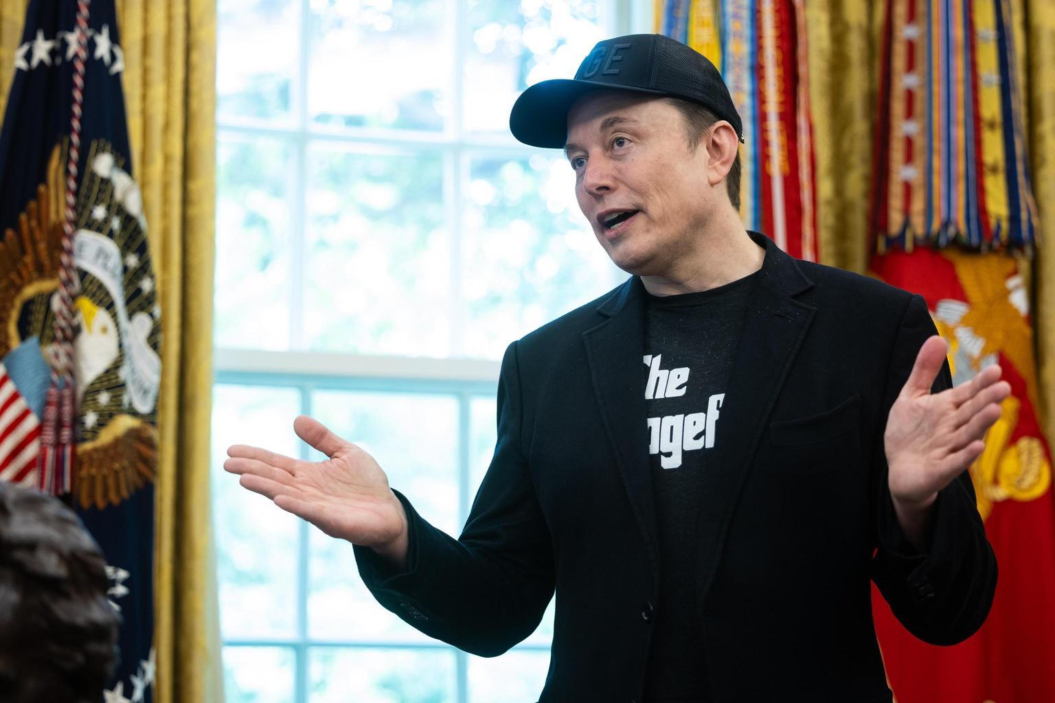 elon musk cancella post su trump e epstein da x
