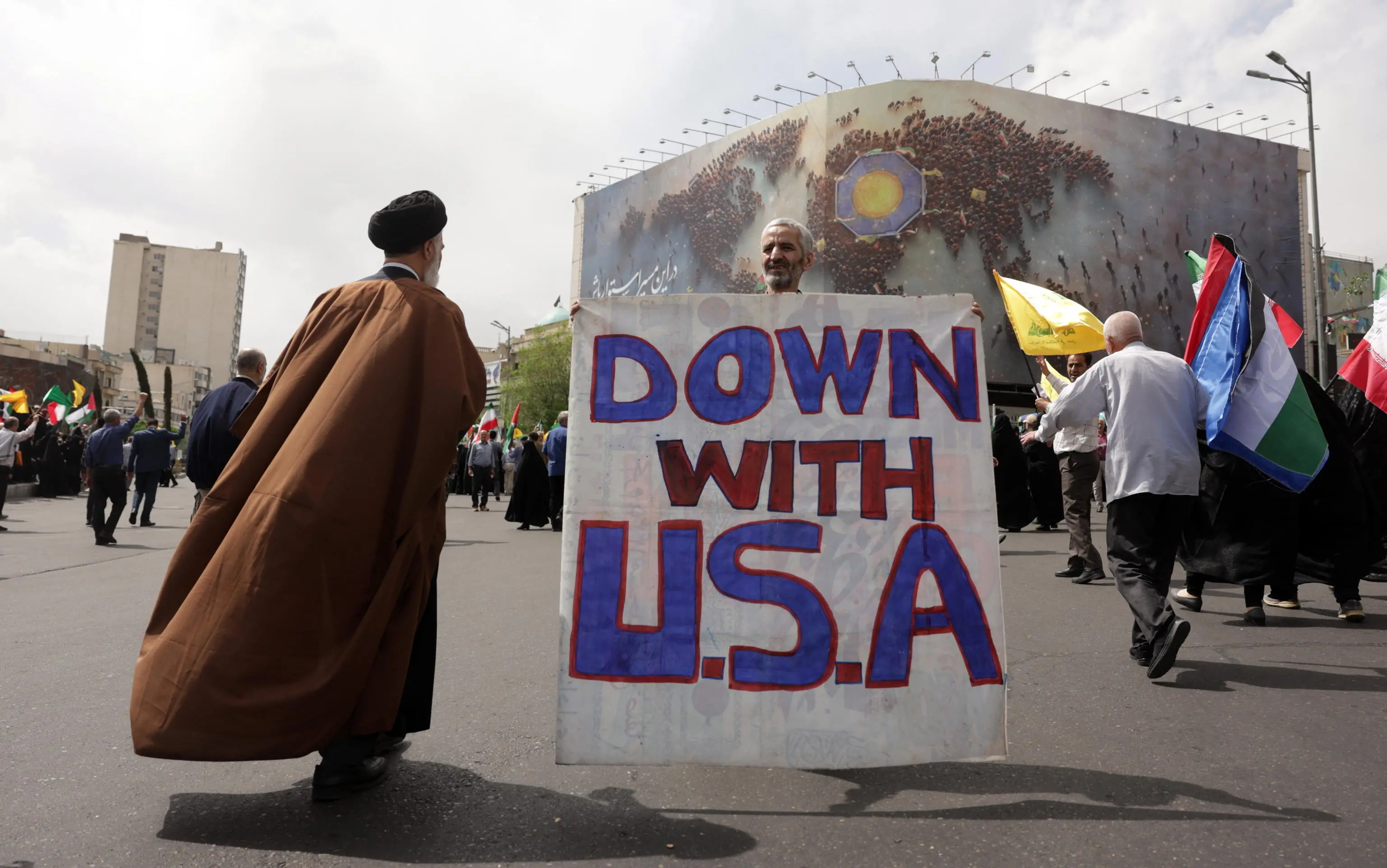 Usa, Iran e la bomba nucleare: colloqui “costruttivi” in Oman dopo le minacce di Trump