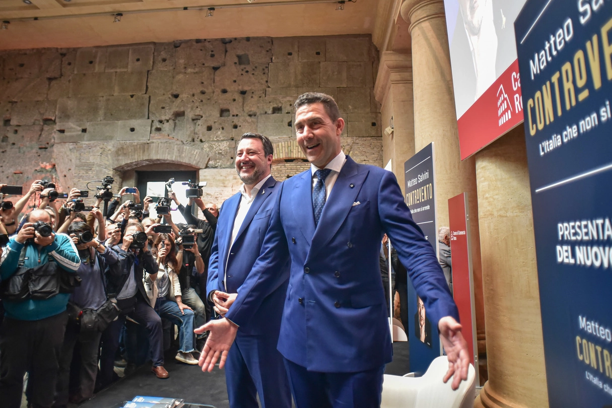 Matteo Salvini con il generale Roberto Vannacci