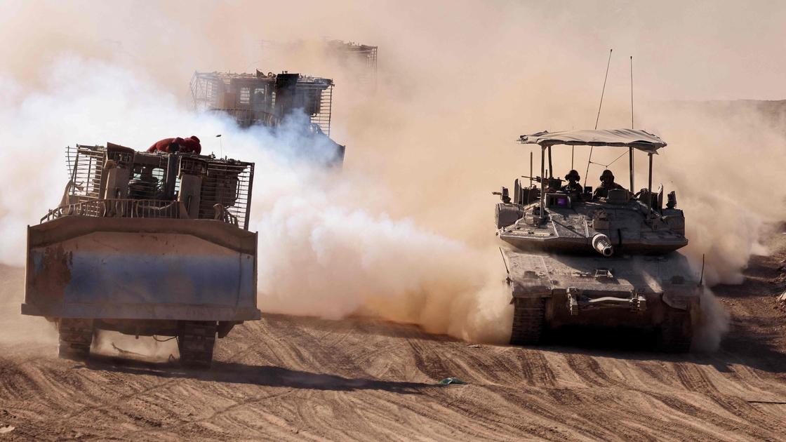 Israele preme su Rafah, notte di bombardamenti e tank in movimento. Accordo tregua ostaggi: sì di Hamas ma Netanyahu smentisce