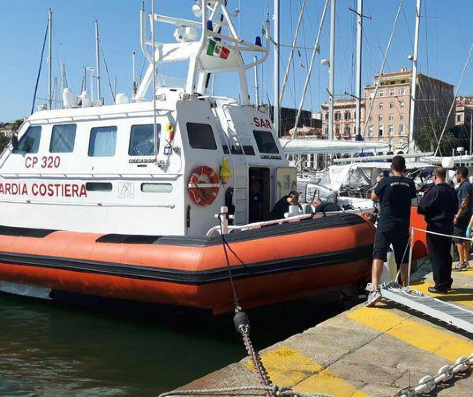 Un corpo recuperato in mare a Cagliari Un corpo recuperato in mare a Cagliari