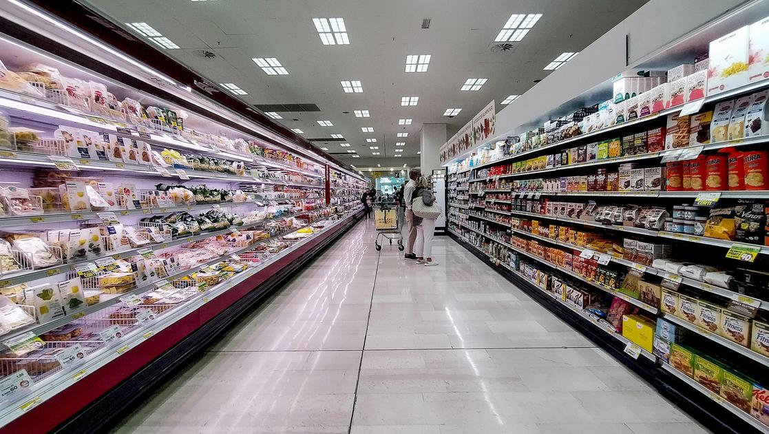 Supermercati aperti 1 maggio 2024: quali sono e come trovarli. Chiusura totale per pochi