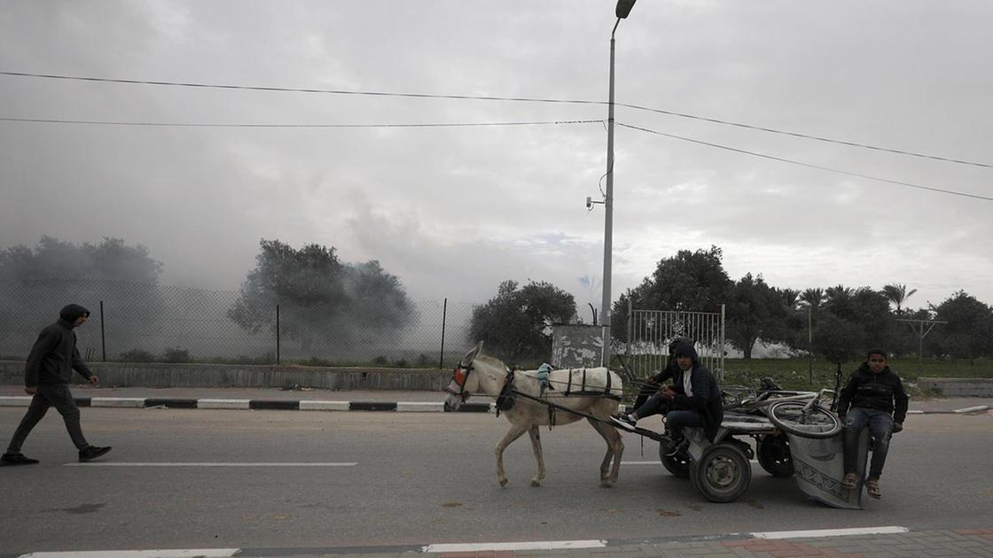 Gaza, media: 7 morti e 11 feriti in raid Israele sulla Striscia