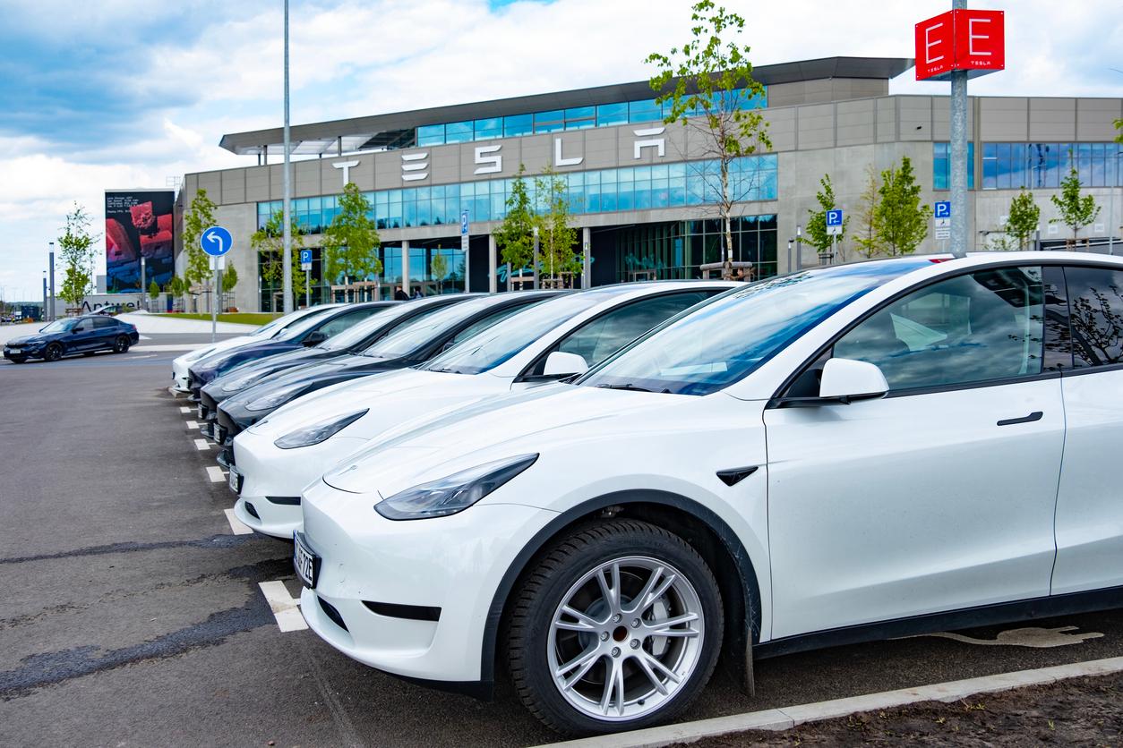 tesla testa i robotaxi a guida autonoma cos236 guadagnerete mentre siete via