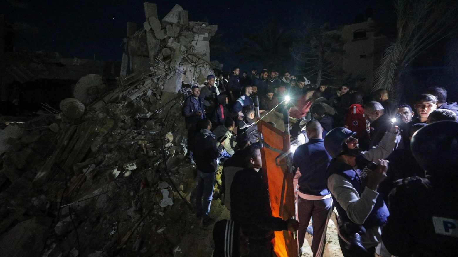 Bombardamenti nel centro della Striscia di Gaza