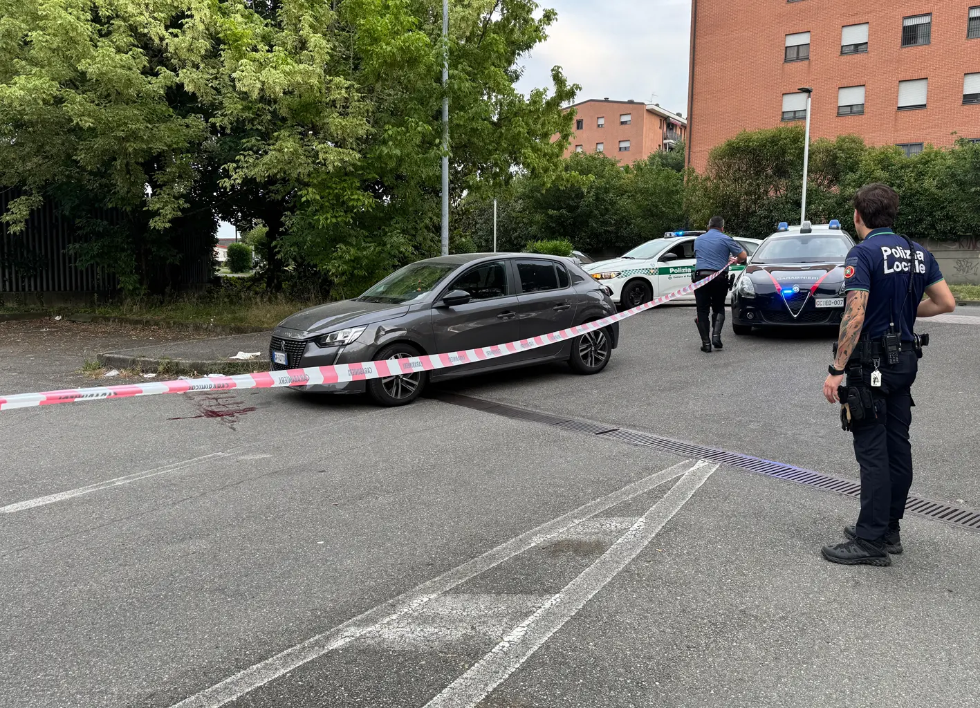 Sparatoria a Rozzano, uomo di 30 anni colpito al volto: è in fin di vita