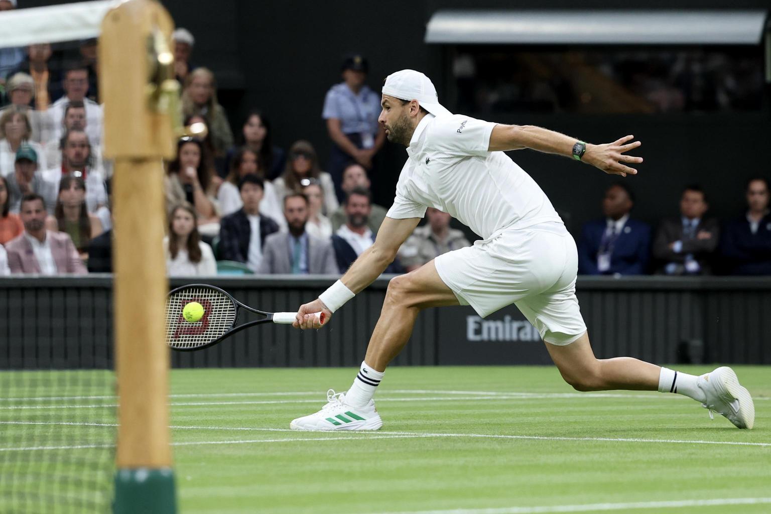 Wimbledon: Dimitrov si ritira, Sinner va ai quarti Wimbledon: Dimitrov si ritira, Sinner va ai quarti