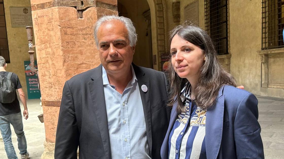 Ilaria Salis alle Europee, il padre Roberto a Bologna per la candidatura della figlia: “Grazie per l’affetto”