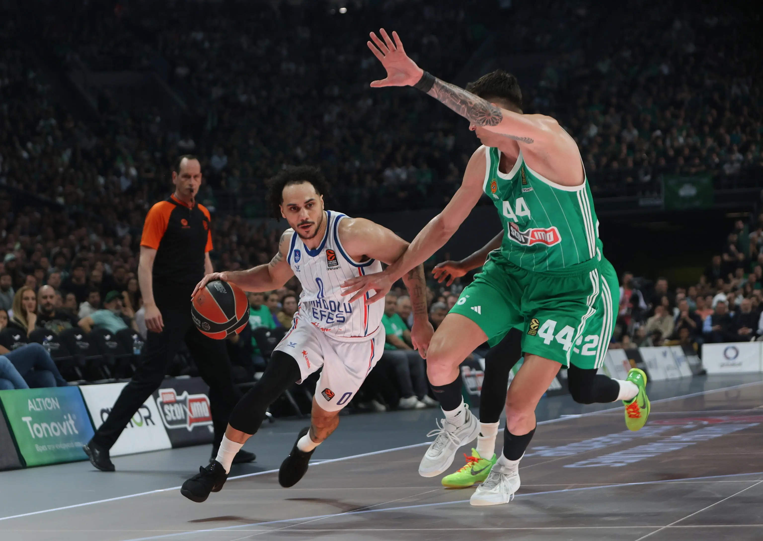 Basket, Eurolega: Larkin trascina l’Efes contro il Panathinaikos