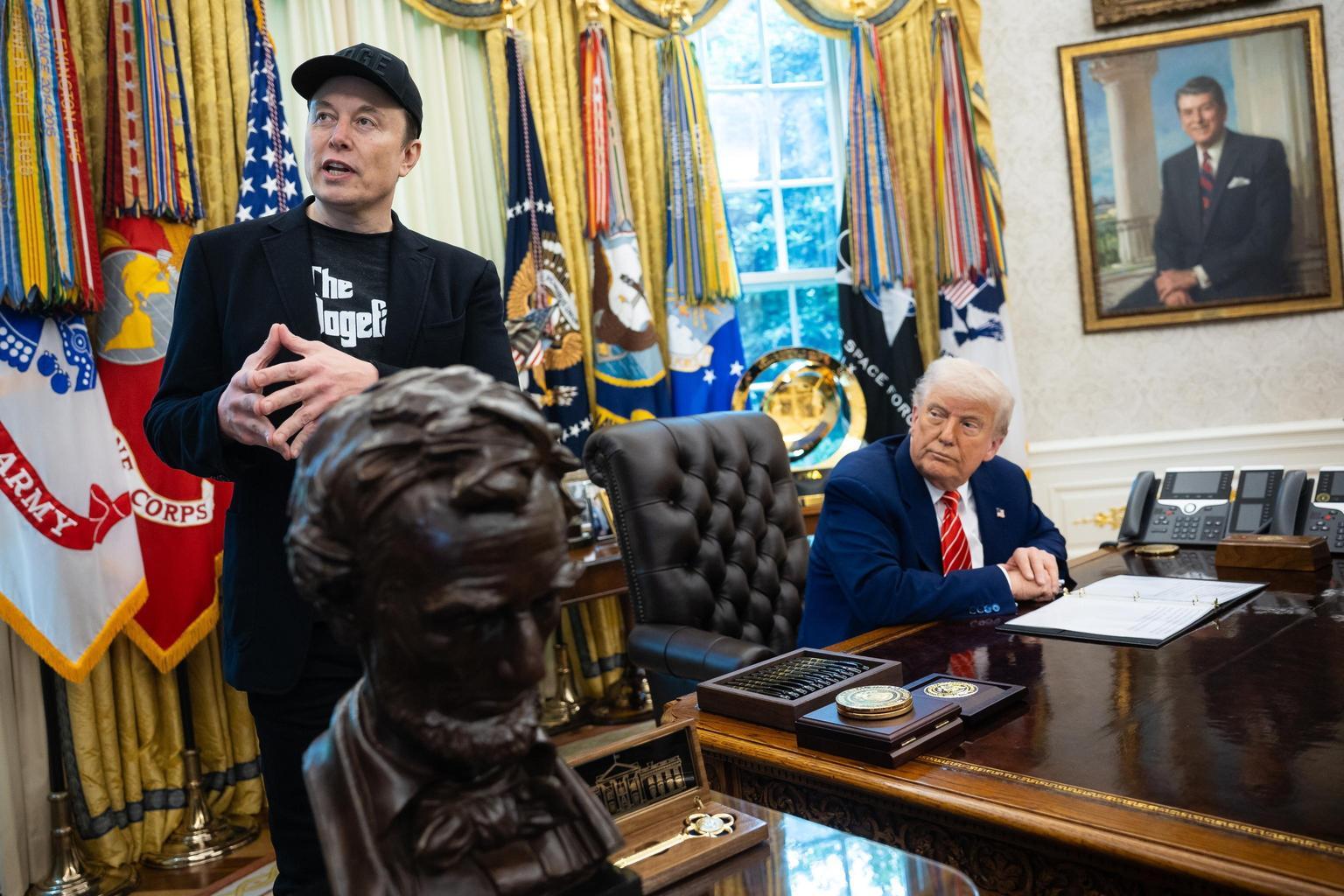 Trump critica Musk e difende il disegno di legge su tagli e spesa Trump critica Musk e difende il disegno di legge su tagli e spesa