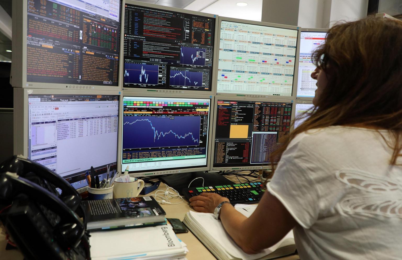 Lo spread tra Btp e Bund scende a 93 punti Lo spread tra Btp e Bund scende a 93 punti